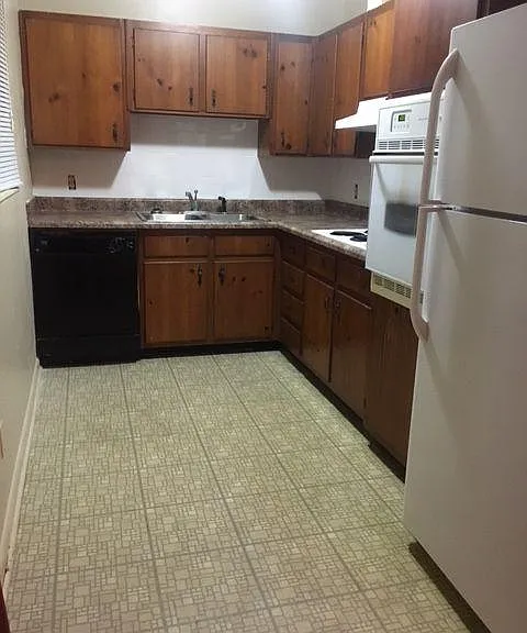 1215 Buckingham Dr — Photo 4
