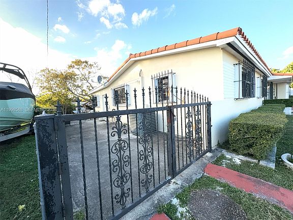 4th image of 3420 SW 104th Ave