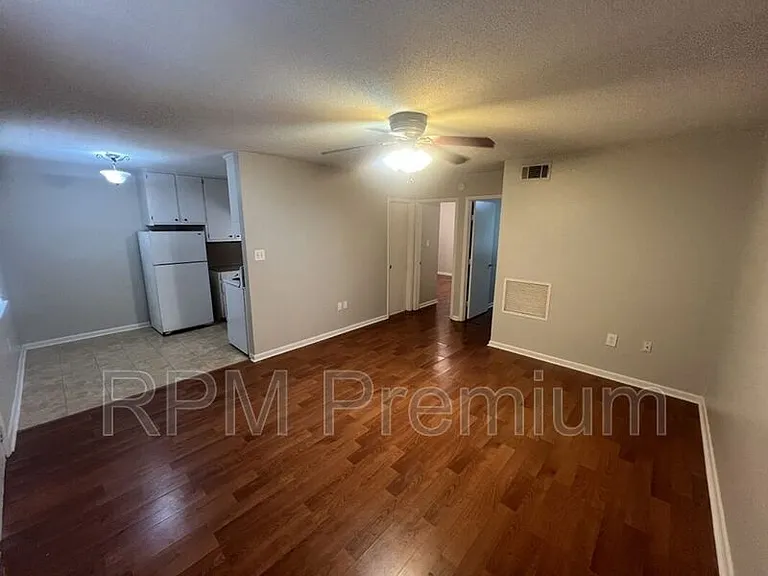 4133 Lee St #17 — Photo 3
