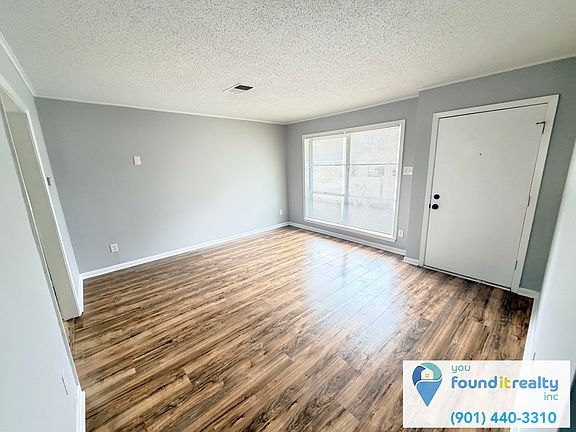 Entryway / living area