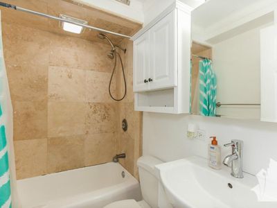 3900 N Lake Shore Dr APT 17B, Chicago, IL, 60613