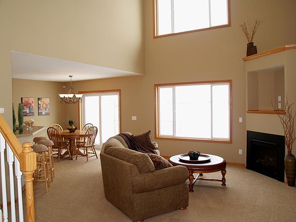 3rd image of 608 Forest Hills Ln