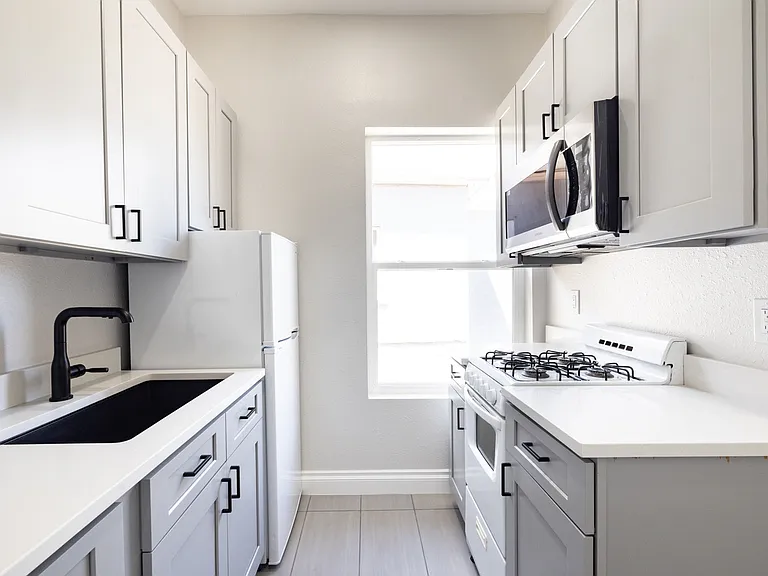 1554 Vine St #3 — Photo 1