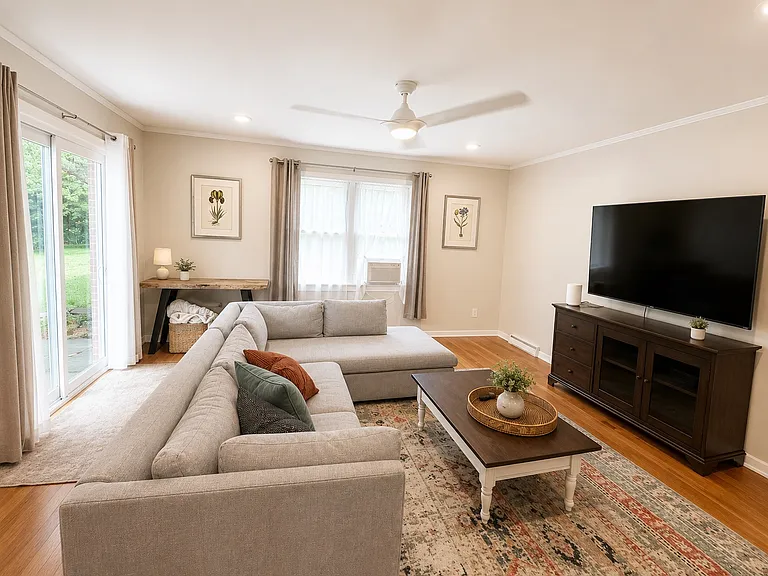 1165 Everett Ct — Photo 2