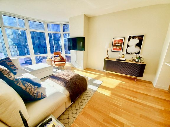 2nd image of 555 W 59th St APT 11C