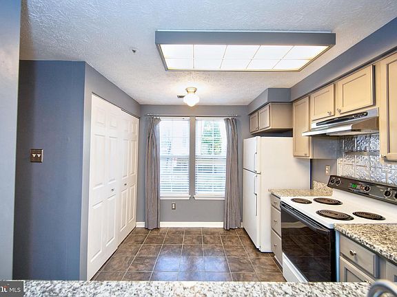 4th image of 930 Jessicas Ln Unit 25