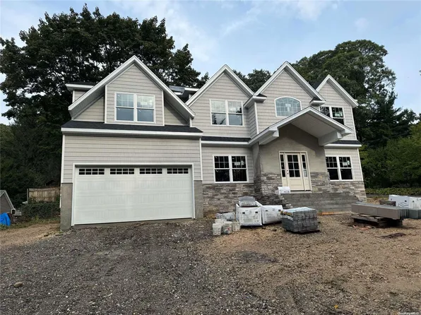 28 Hillside Avenue, Woodbury, NY 11797