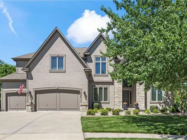 9326 W 155th Ter, Overland Park, KS 66221