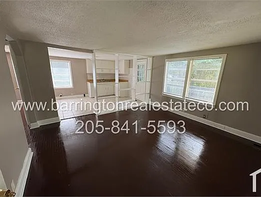 1109 Oakwood St — Photo 2