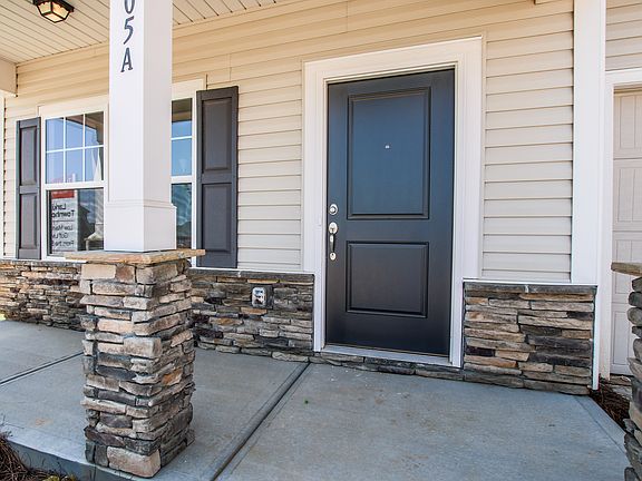 3rd image of 105A Brookshire Ln