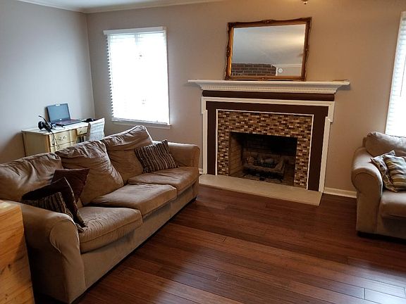 Living room/gas logs