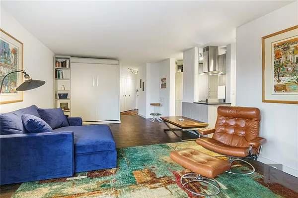 Sold by R New York | media 11