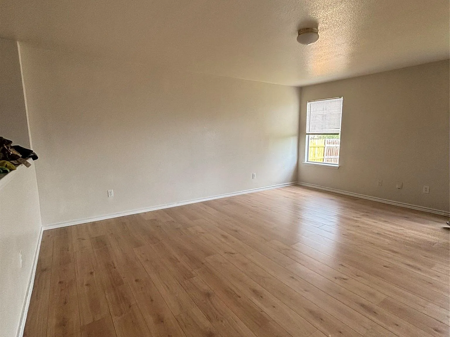 4 bed, 3.0 bath, 2322 sqft, $2,000 — Photo 3