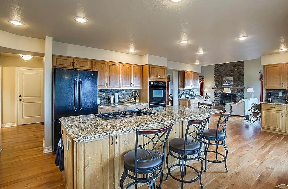 4 bed, 3534 sqft, $3,700 — Photo 3