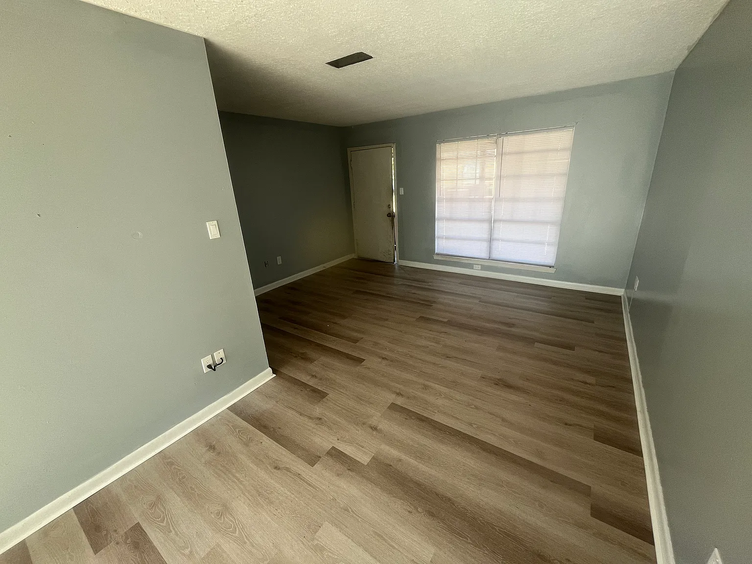 1711 Robinson St — Photo 4