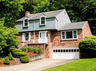 1327 Spreading Oak Dr, Pittsburgh, PA 15220