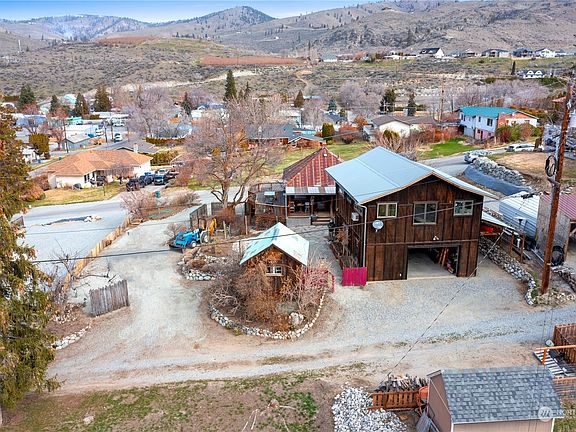 3rd image of 916 E Okanogan Avenue