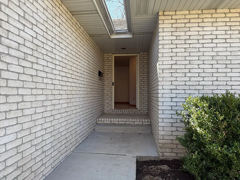 2818 E Lombard St — Photo 3