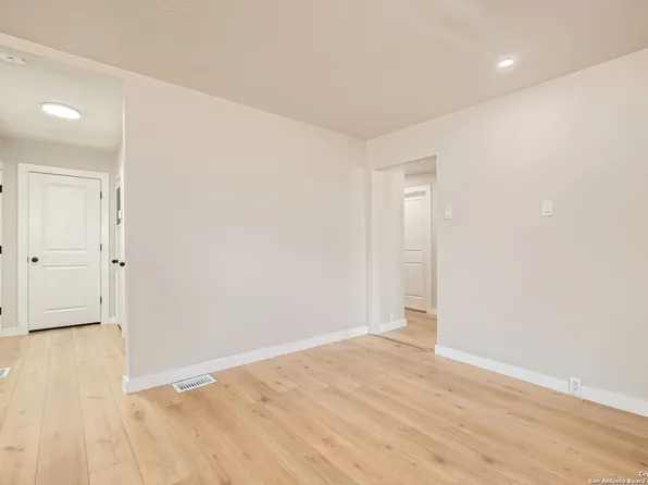 506 Hot Wells, San Antonio, TX 78223