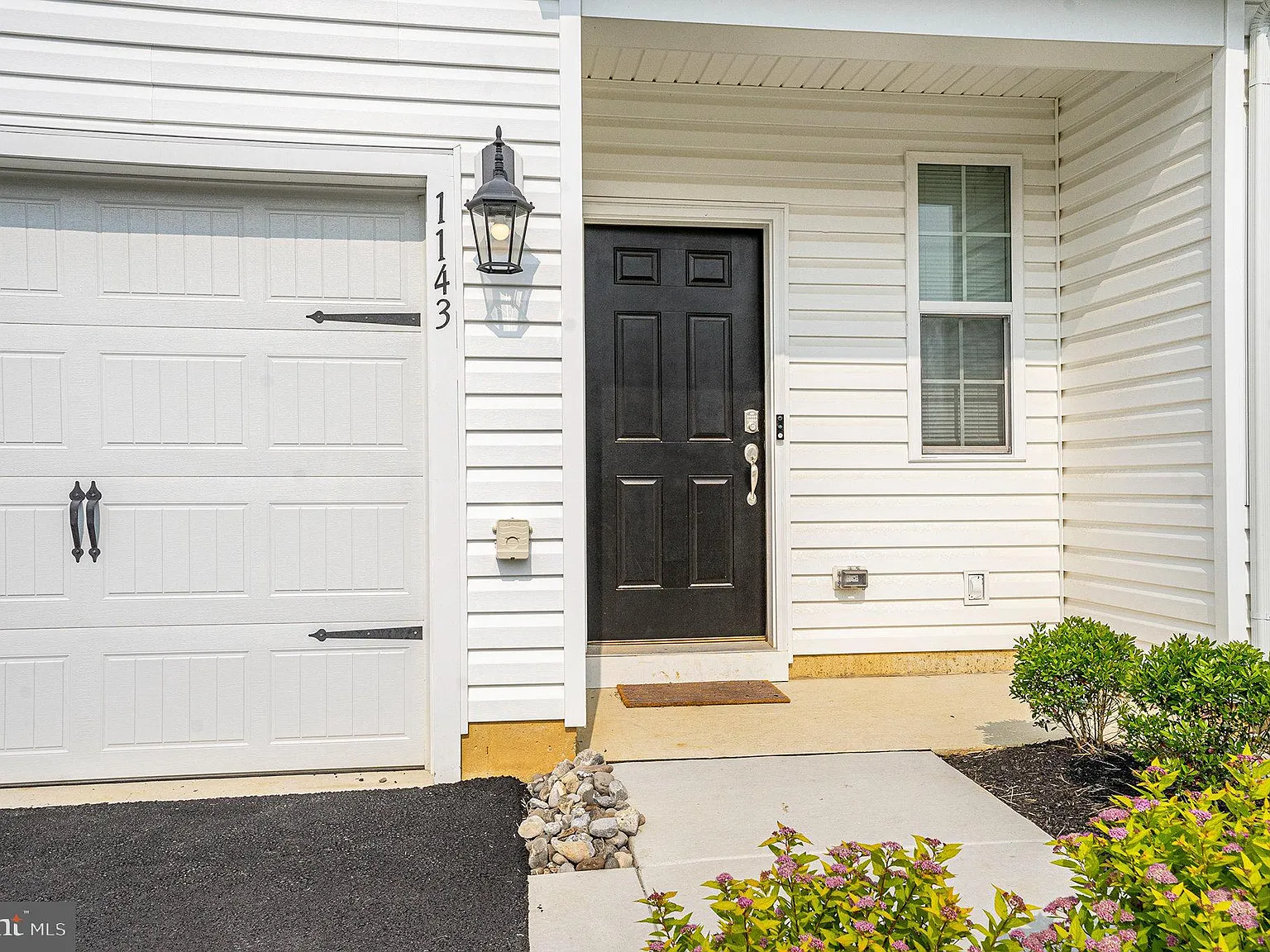 3 bed, 2.5 bath, 1497 sqft, $2,600 — Photo 2