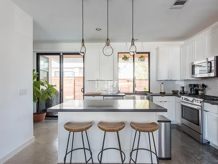 2707 Francisco St — Photo 5