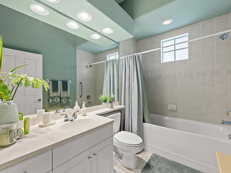 8641 Piazza Del Lago Cir #201 — Photo 15