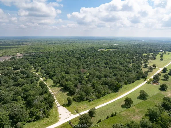 1699 Navasota Rdg, Navasota, TX 77868