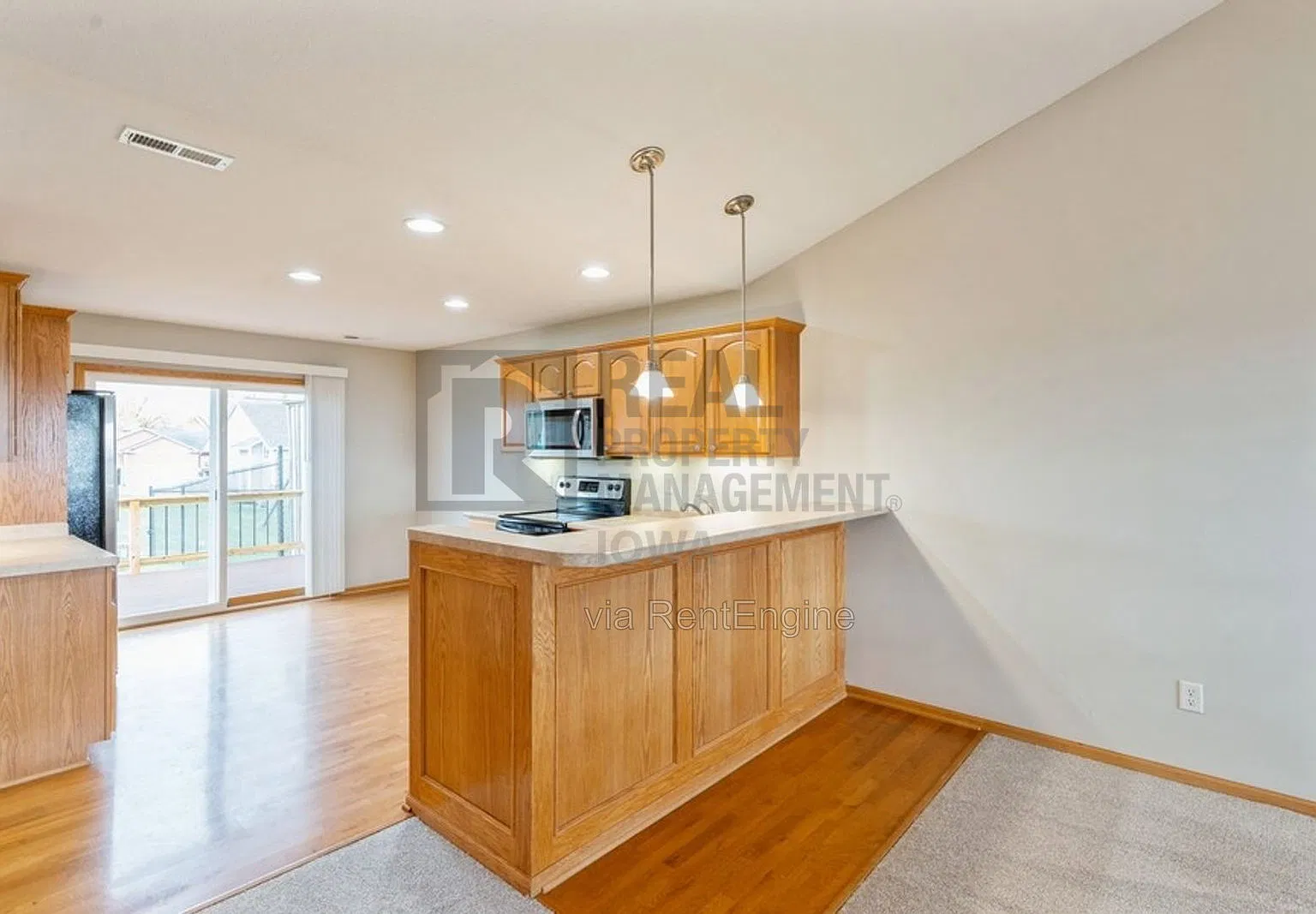 3 bed, 2.0 bath, 1395 sqft, $2,095 — Photo 3