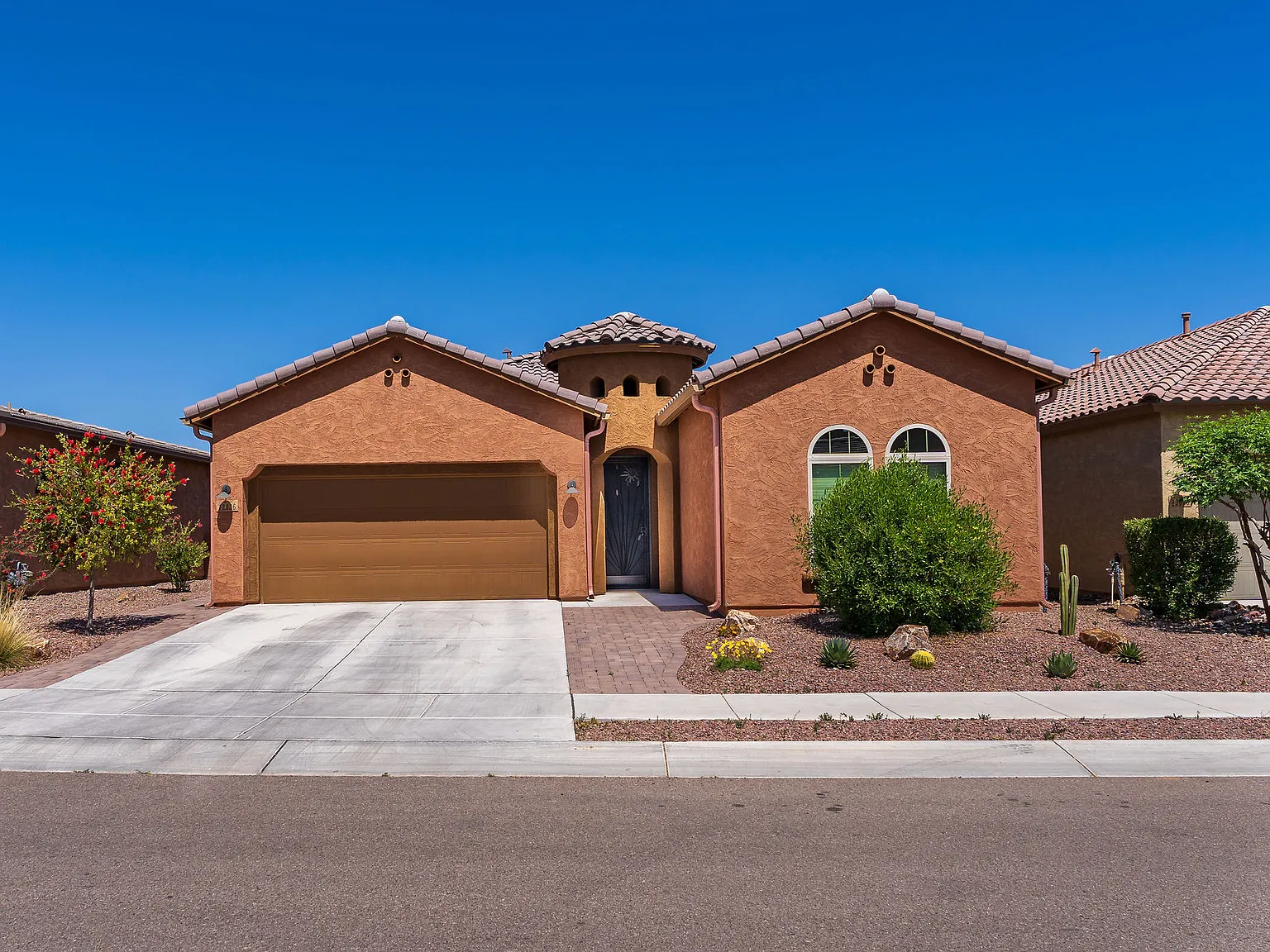 3 bed, 1893 sqft, $2,975 — Photo 2