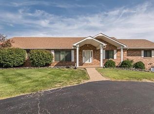 52 Waynesboro Ct, Weldon Spring, MO 63304