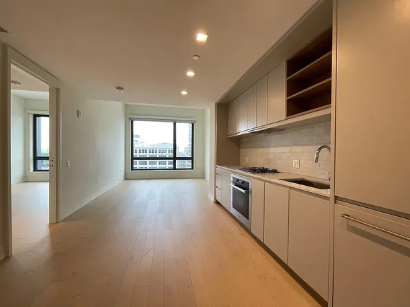 550 Vanderbilt Avenue image 1 of 9