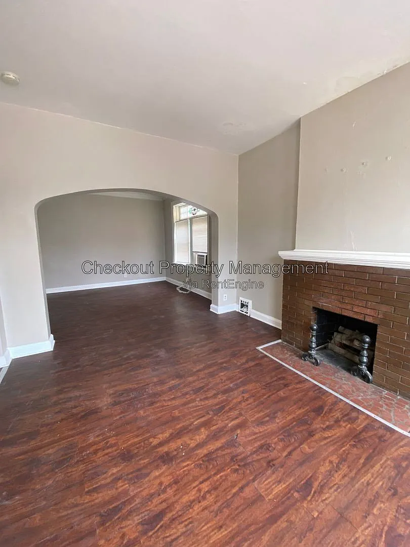 2 bed, 1.0 bath, 1250 sqft, $895 — Photo 2