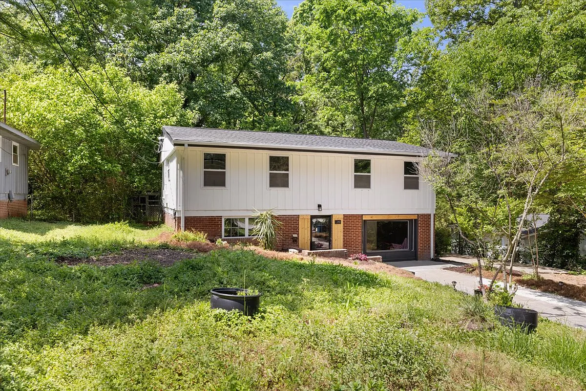 4 bed, 1833 sqft, $2,800 — Photo 2