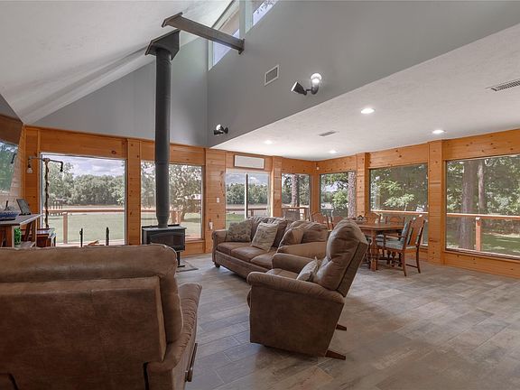 4th image of 172 Lake Dr