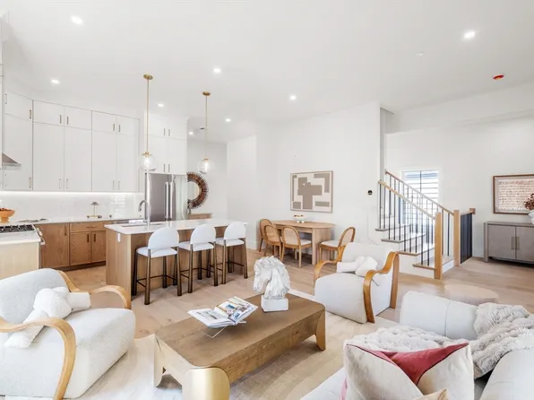 326 Lowell St #3, Somerville, MA 02145