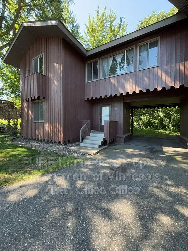 3 bed, 2.0 bath, 1800 sqft, $2,175 — Photo 1