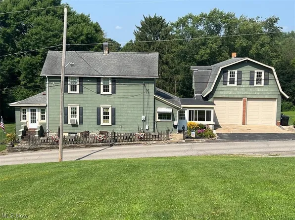 240 Moore Ln, East Palestine, OH 44413