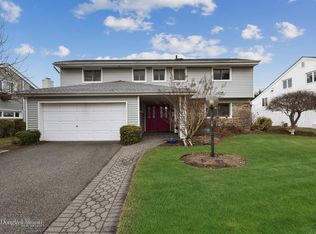 123 Grace St, Plainview, NY 11803