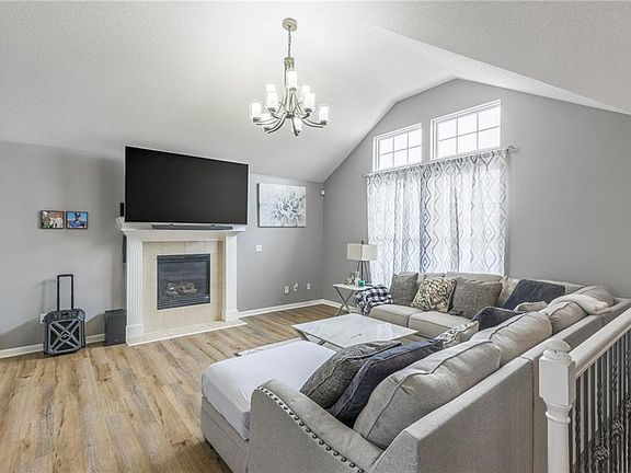 3rd image of 8724 N Robinhood Ave