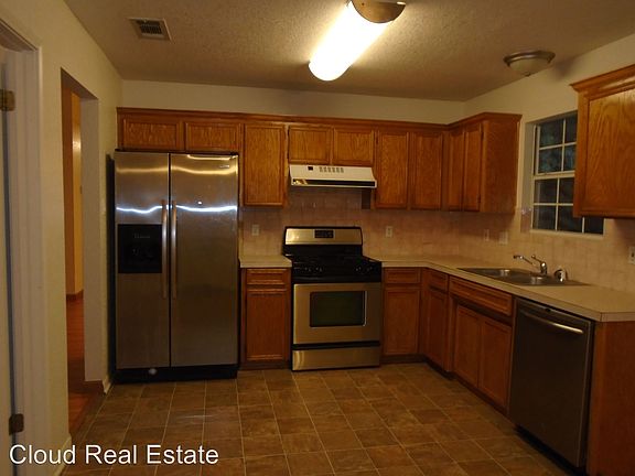 3rd image of 407 Gina Dr