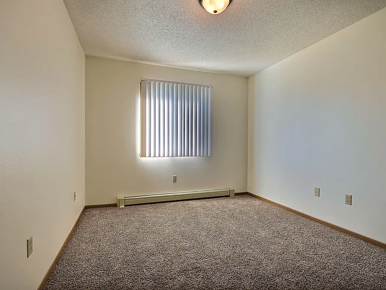 Fargo, ND Sterling Park Apartments | Bedroom