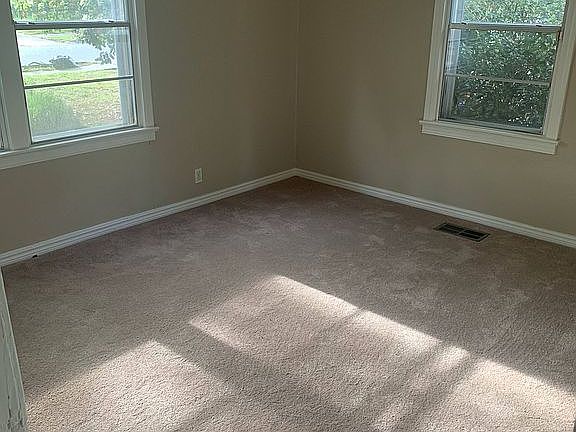 5th image of 4305 Willow St