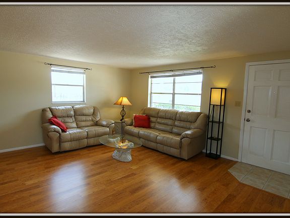 3rd image of 1008 Windsor Hill Way