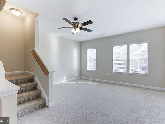 4th image of 22759 Fountain Grove Sq
