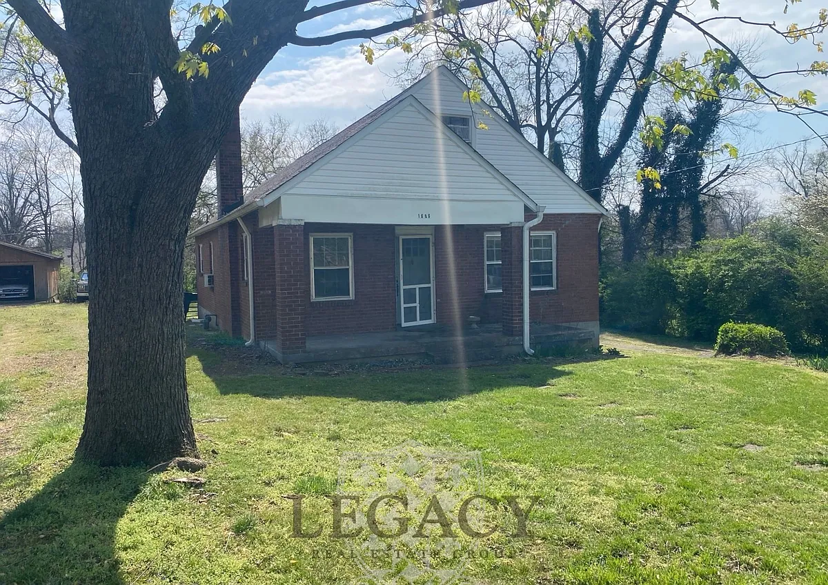 Building Photo - 1606 E Sharpe Ave
