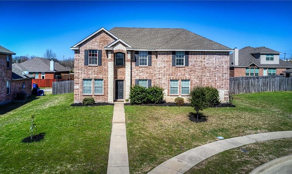 1st image of 206 Rosewood Ct