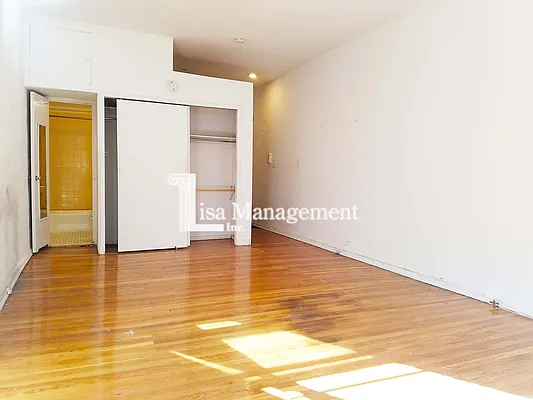 Rented by Lisa Management | media 16