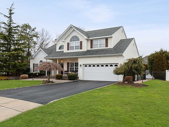 3rd image of 23 Windwood Dr