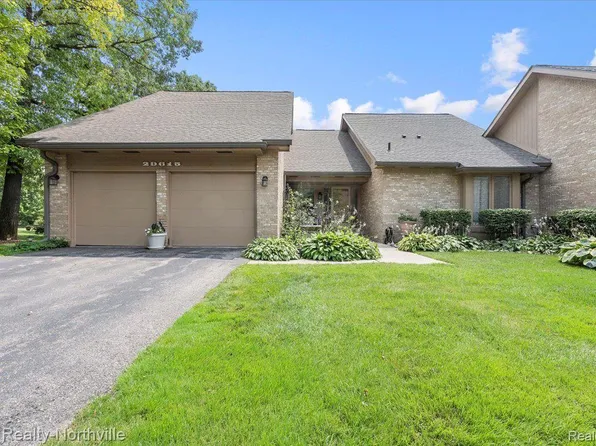 29615 Nova Woods Dr, Farmington, MI 48331