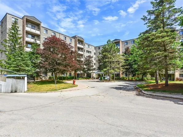 93 Westwood Rd #206, Guelph, ON N1H 7J7